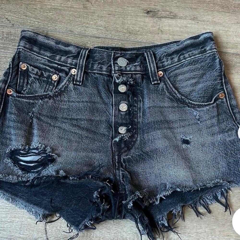 Levis shorts W25